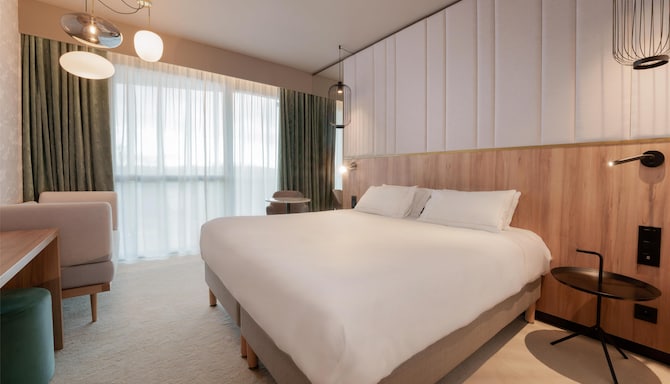 Golden Tulip Louvre Brand - MULTIMEDIA BLOCK