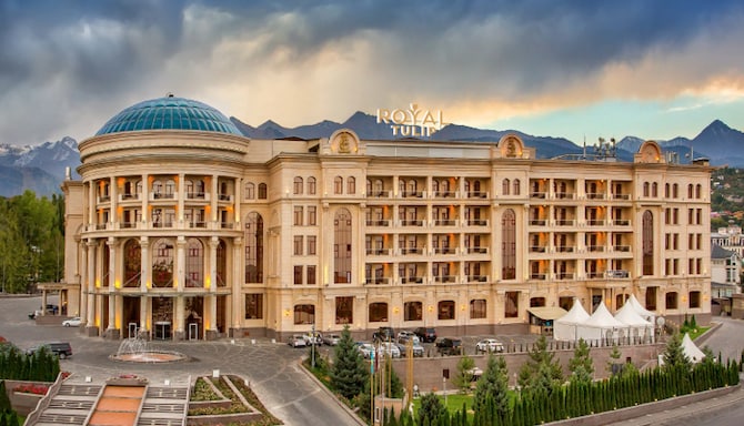 Golden Tulip Louvre Brand - MULTIMEDIA BLOCK