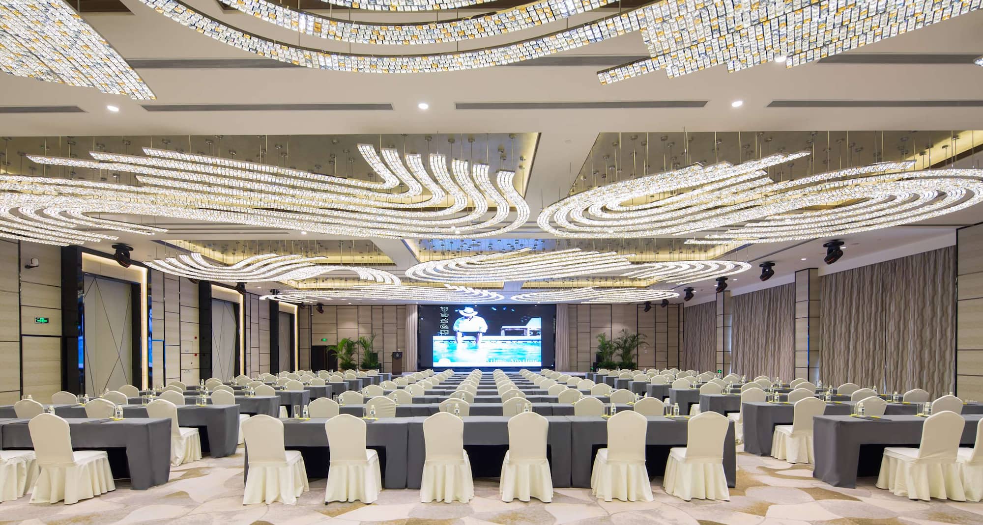 上海虹桥宾馆 - Golden Tulip Shanghai Rainbow - Tulip Ballroom
