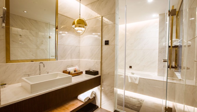 上海虹桥宾馆 - Golden Tulip Shanghai Hongqiao - 客房浴室
