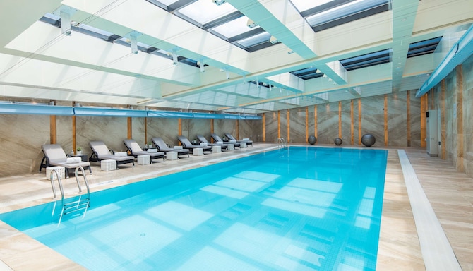 上海虹桥宾馆 - Golden Tulip Shanghai Rainbow - Swimming Pool