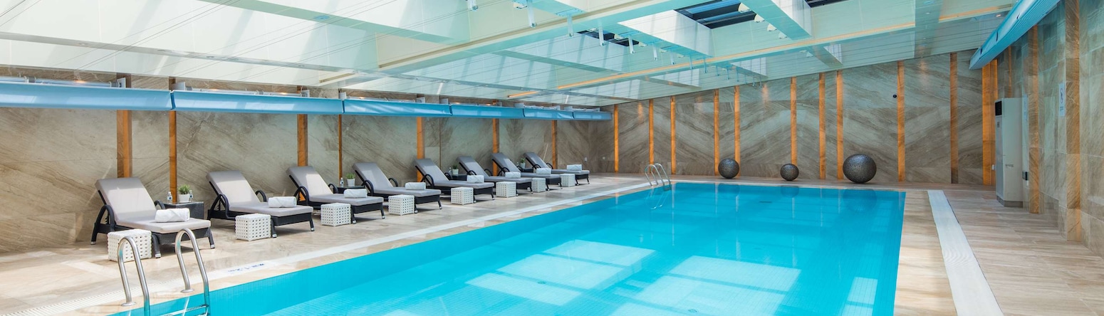 上海虹桥宾馆 - Golden Tulip Shanghai Rainbow - Swimming Pool