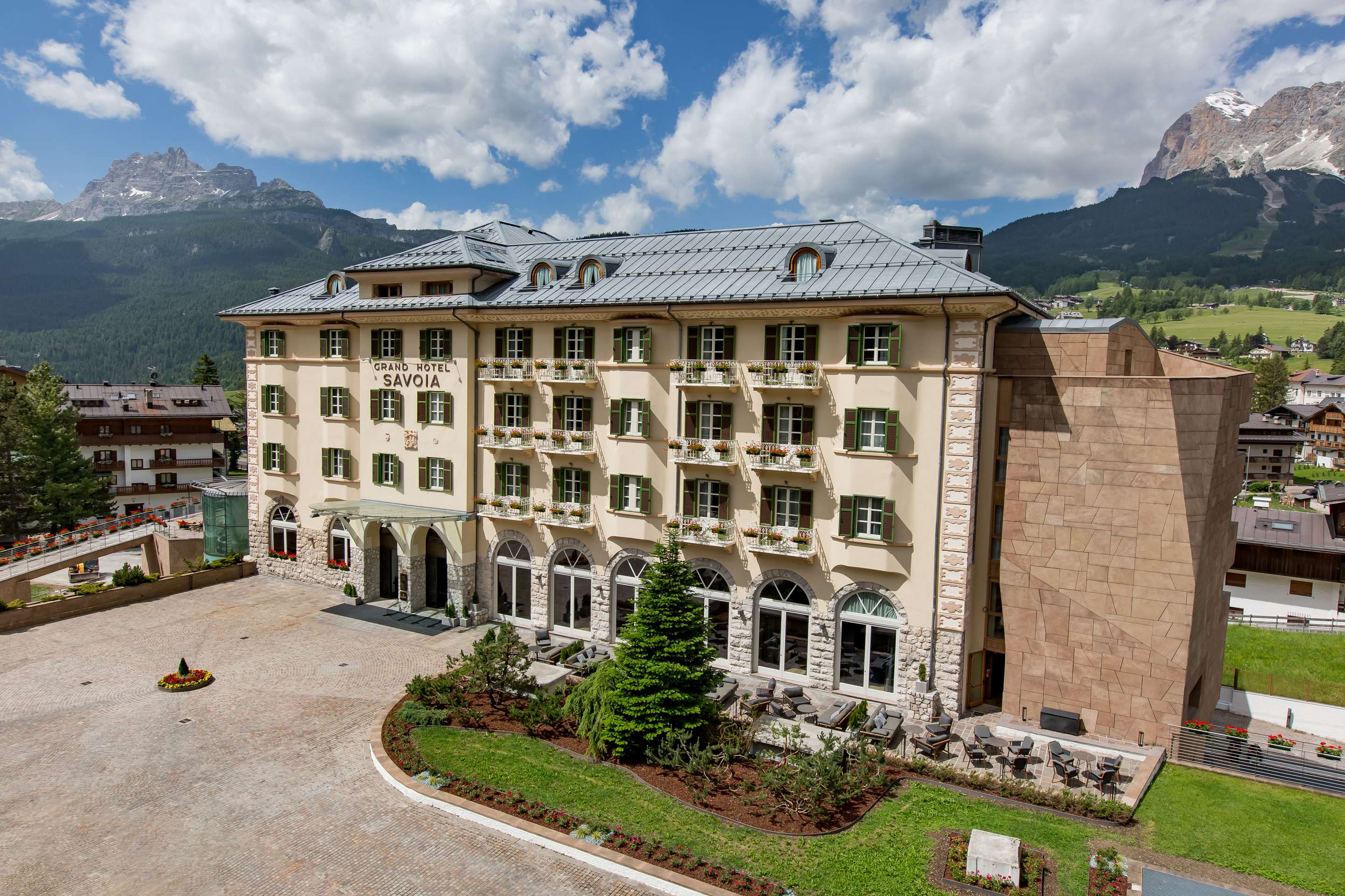 Grand Hotel Savoia Cortina d Ampezzo, A Radisson Collection Hotel - Hotel facade