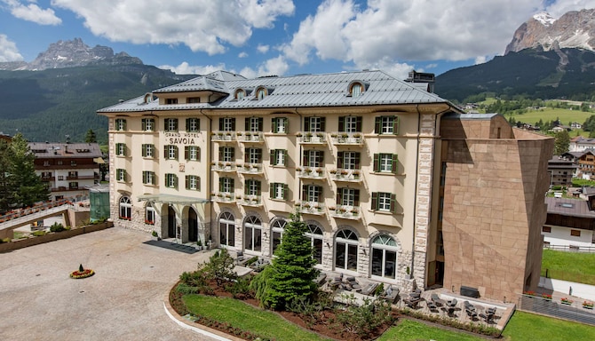 Grand Hotel Savoia Cortina d Ampezzo, A Radisson Collection Hotel - Hotel facade