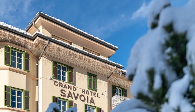 Grand Hotel Savoia Cortina d'Ampezzo, A Radisson Collection Hotel - Vy över fasaden