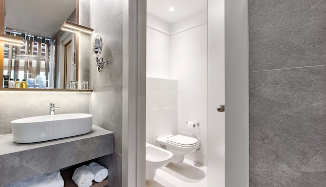 Grand Hotel Savoia Cortina d'Ampezzo, A Radisson Collection Hotel - Collection Room bathroom