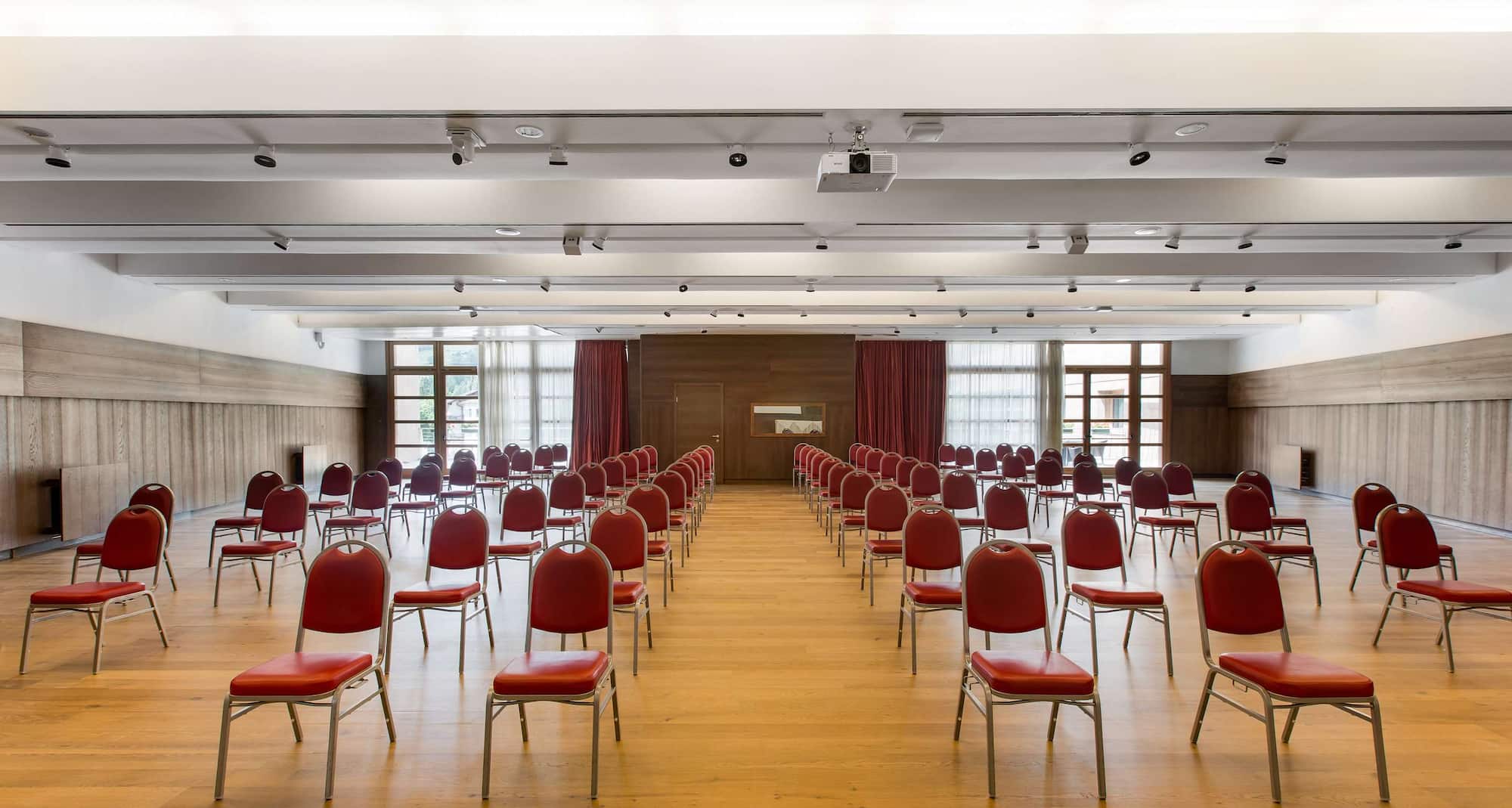 Grand Hotel Savoia Cortina d'Ampezzo, A Radisson Collection Hotel - Sala riunioni Dolomia allestita a platea