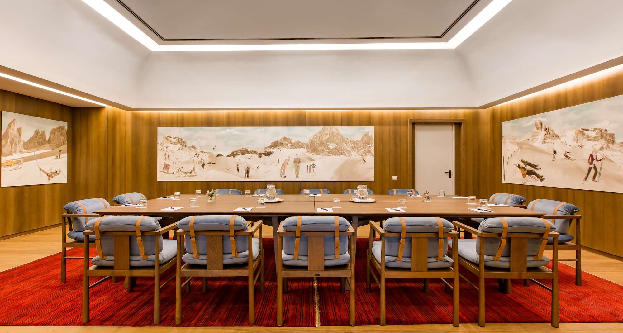 Grand Hotel Savoia Cortina d'Ampezzo, A Radisson Collection Hotel - Sala riunioni La Perla allestita per assemblea