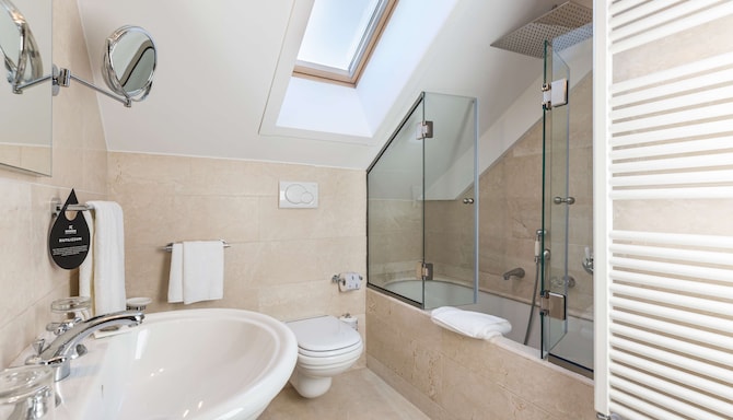 Grand Hotel Savoia Cortina d'Ampezzo, A Radisson Collection Hotel - Royal Suite bathroom