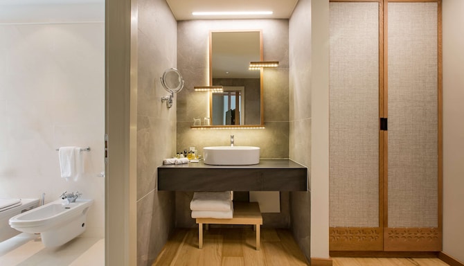 Grand Hotel Savoia Cortina d'Ampezzo, A Radisson Collection Hotel - Suite bathroom