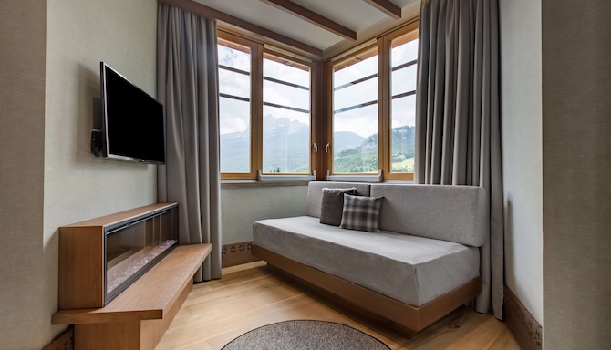 Grand Hotel Savoia Cortina d'Ampezzo, A Radisson Collection Hotel - Junior Suite