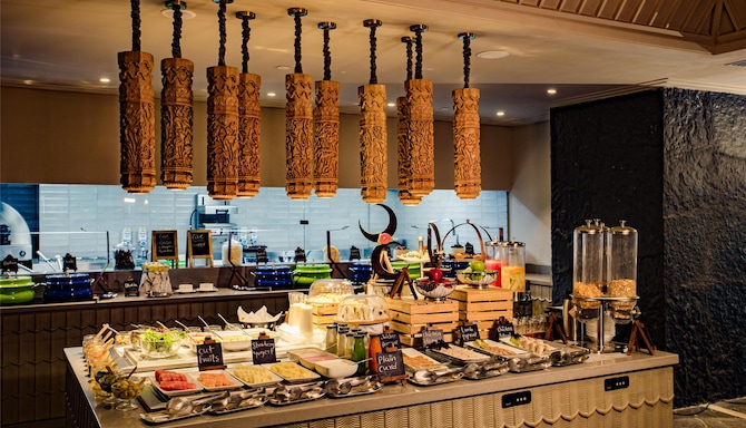 Grand Mirage Dhanbad, a member of Radisson Individuals - Vista Restaurant - Buffet Breakfast