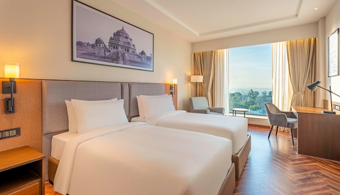 Grand Mirage Dhanbad, a member of Radisson Individuals - Deluxe Room with twin beds