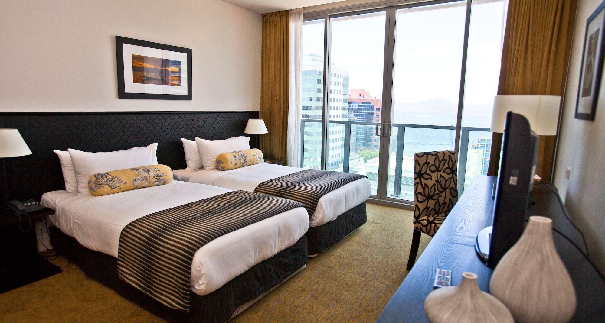Grand Papua Hotel, a member of Radisson Individuals - Premium Room twin beds - Harbour View