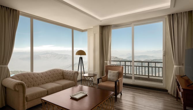 Greenberry Resort Narkanda, a member of Radisson Individuals Premier - Suite Living Room - Himalayan View with Balcony
