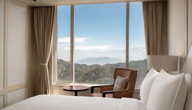 Greenberry Resort Narkanda, a member of Radisson Individuals Premier - Suite - Himalayan View with Balcony