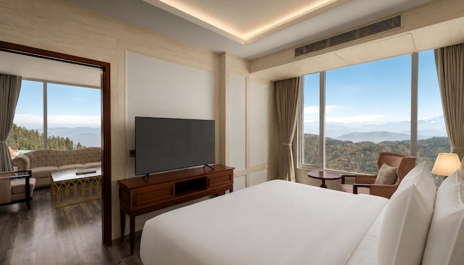 Greenberry Resort Narkanda, a member of Radisson Individuals Premier - Suite - Himalayan View with Balcony