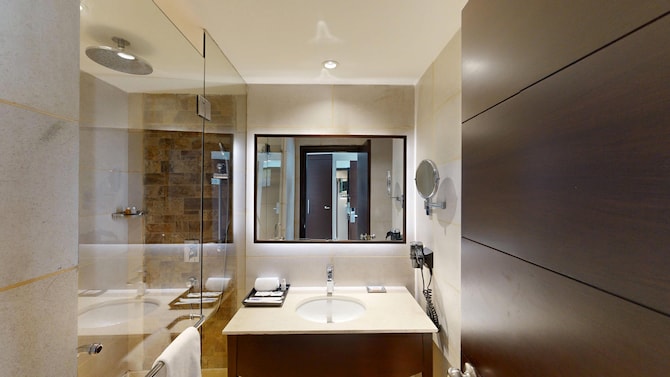 Gurmon Hotels Sohna Road Gurugram, a member of Radisson Individuals - Guest Bathroom