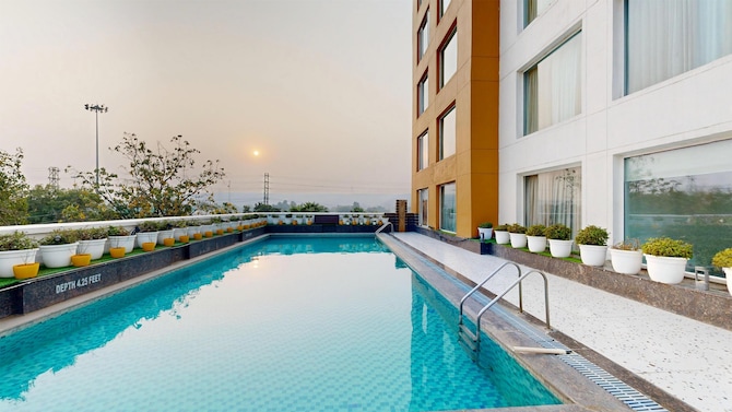 Gurmon Hotels Sohna Road Gurugram, a member of Radisson Individuals - Pool