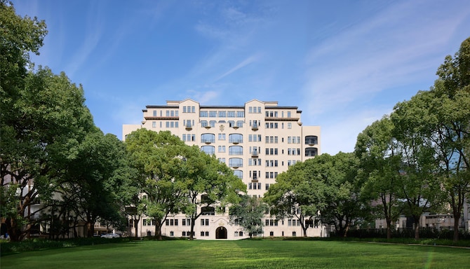 Haig Court - Hotel Architecture