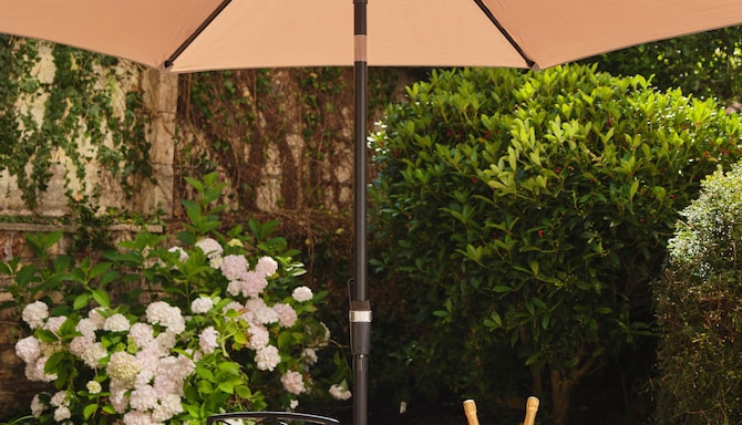 Henrietta House, a member of Radisson Individuals - Traditional Family Room - Garden