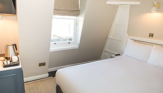 Henrietta House, a member of Radisson Individuals - Traditional Individual Room