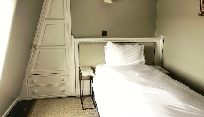 Henrietta House, a member of Radisson Individuals - Traditional Individual Room