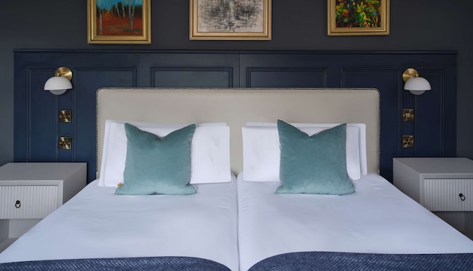 Henrietta House, a member of Radisson Individuals - Traditional Suite - Two Bedroom