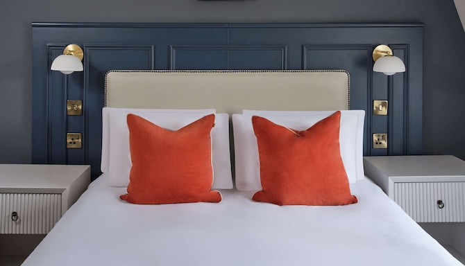Henrietta House, a member of Radisson Individuals - Traditional Suite - Two Bedroom