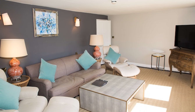 Henrietta House, a member of Radisson Individuals - Traditional Suite - Two Bedroom