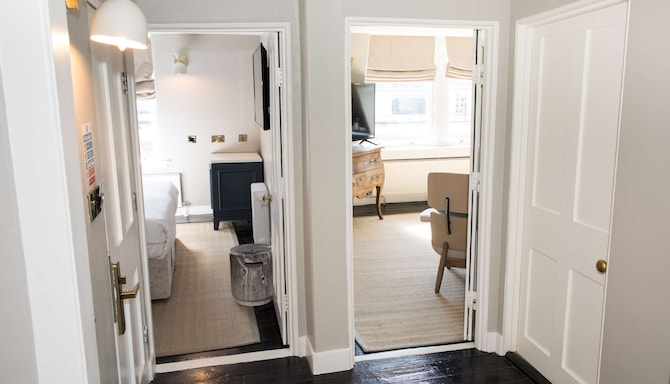 Henrietta House, a member of Radisson Individuals - Traditional Suite - Two Bedroom