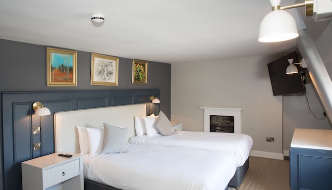 Henrietta House, a member of Radisson Individuals - Traditional Suite - Two Bedroom