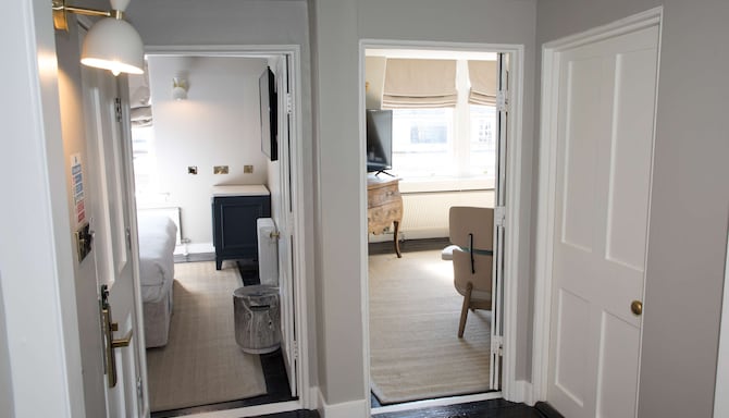 Henrietta House, a member of Radisson Individuals - Traditional Suite - Two Bedroom