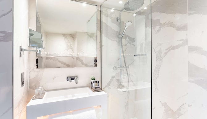 Holmes Hotel London - Guest room