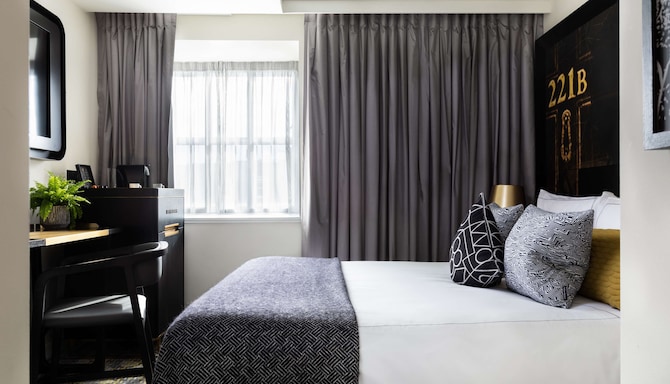 Holmes Hotel London - Guest room