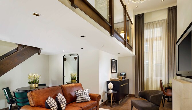 Holmes Hotel London - Loft Suite living room