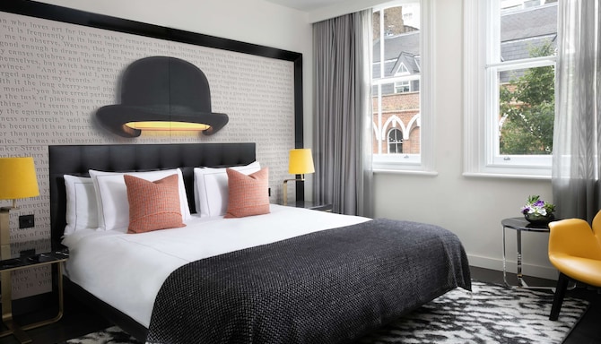 Holmes Hotel London - Chiltern Townhouse Suite Bedroom