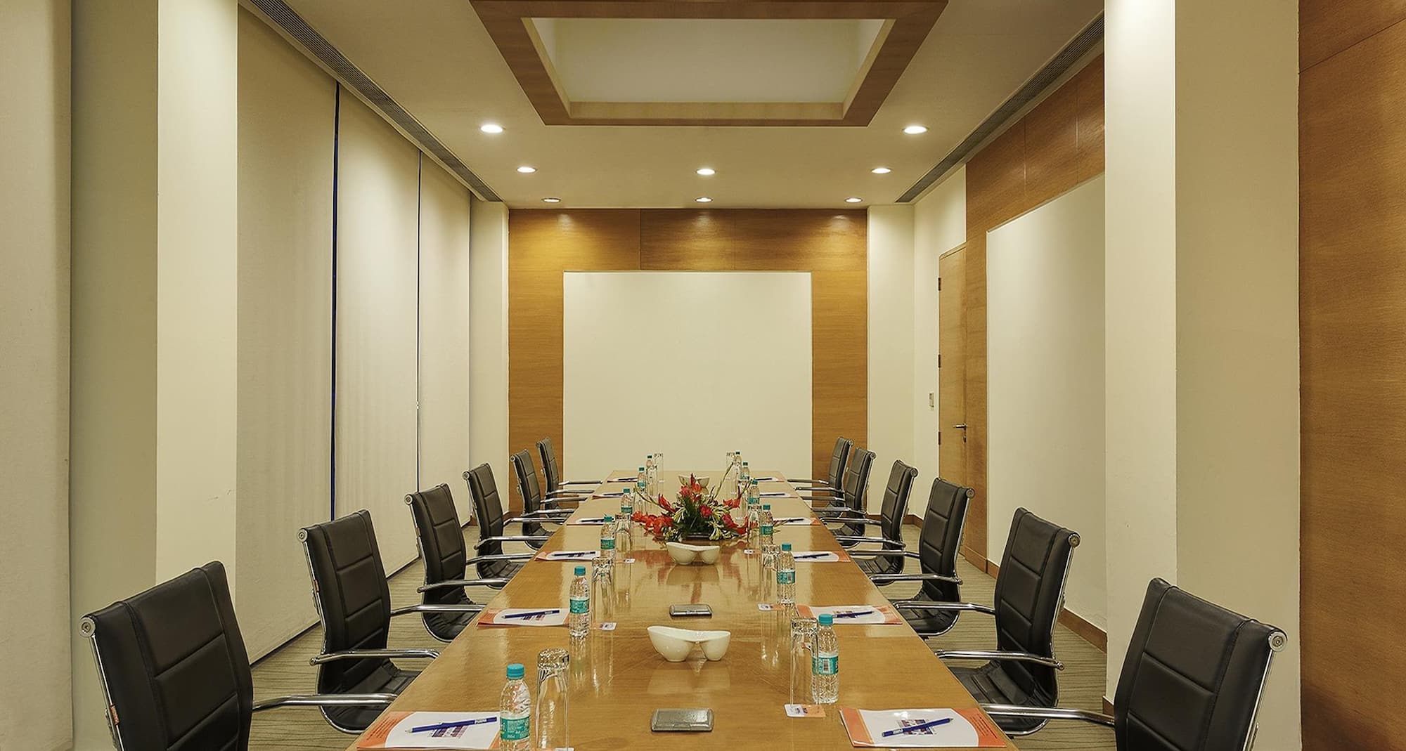 Hometel Roorkee - Конференц-зал