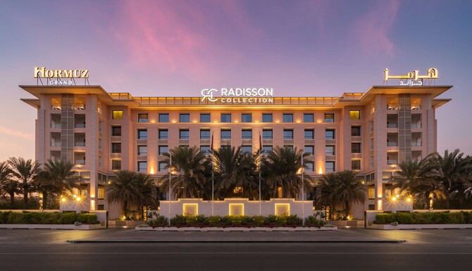 فندق هرمز جراند مسقط، راديسون كوليكشن، واجهة الفندق