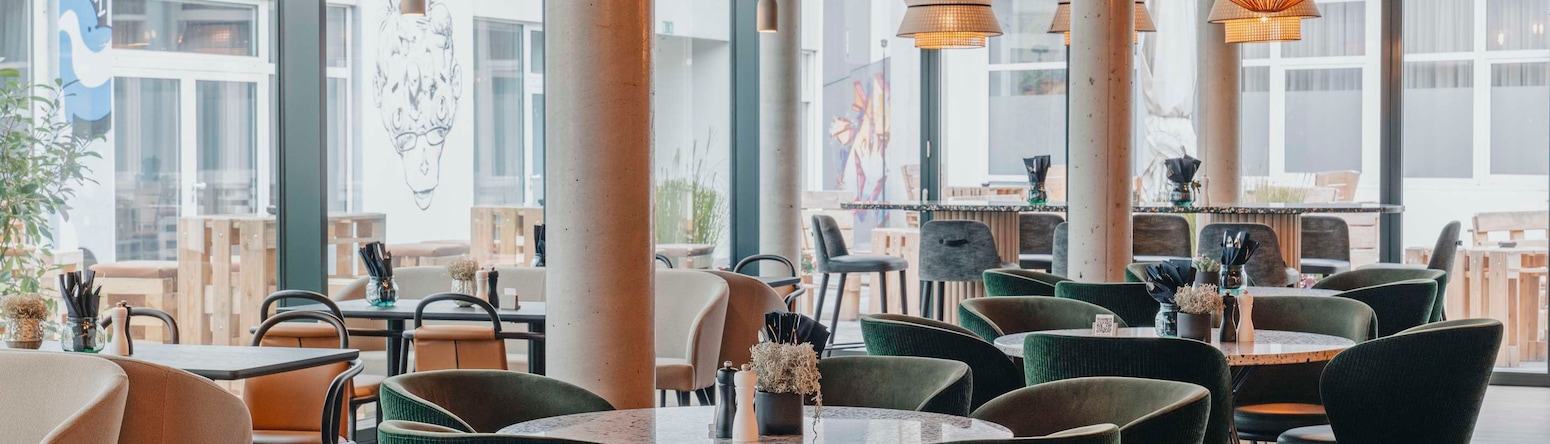 Hotel Berlin, Berlin, a member of Radisson Individuals - Lütze Bar seating area