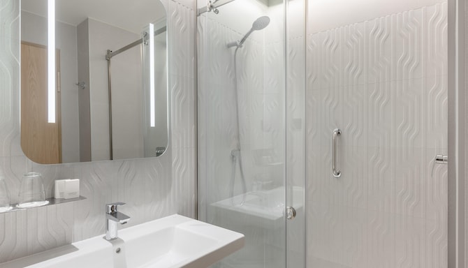 Hotel Erzsébet City Center Budapest, a member of Radisson Individuals - Bathroom