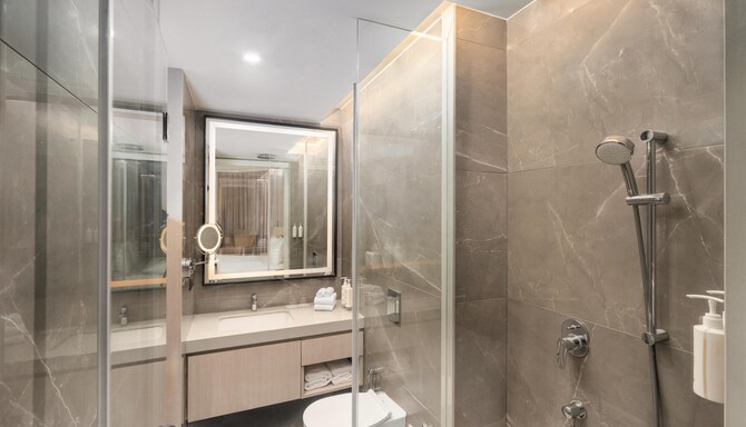 Hotel Gwalior Regency, a member of Radisson Individuals - Suite room Bathroom