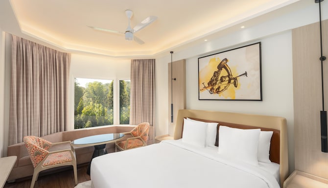 Hotel Gwalior Regency, a member of Radisson Individuals - Superior Bedroom