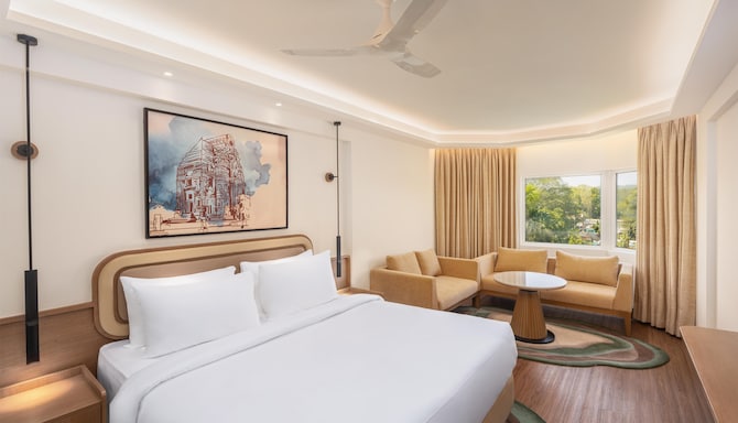 Hotel Gwalior Regency, a member of Radisson Individuals - Deluxe room Bedroom