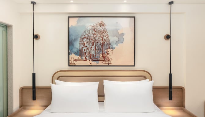 Hotel Gwalior Regency, a member of Radisson Individuals - Deluxe room Bed Focus