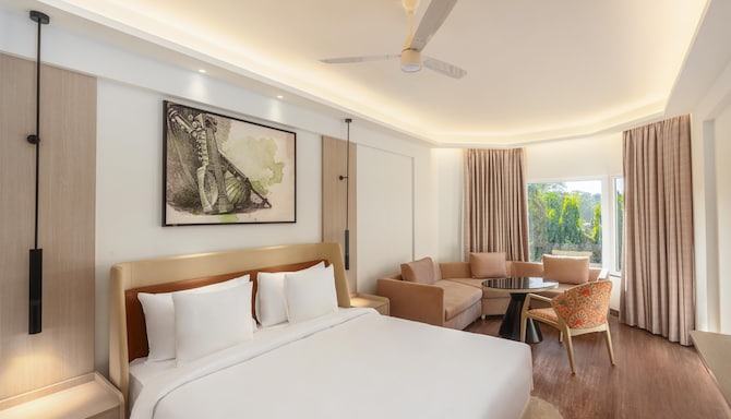 Hotel Gwalior Regency, a member of Radisson Individuals - Deluxe Bedroom