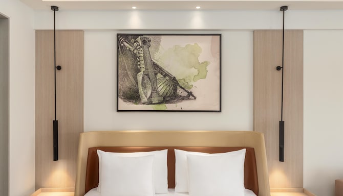 Hotel Gwalior Regency, a member of Radisson Individuals - Deluxe room Bed Focus