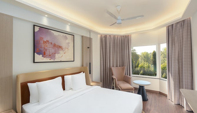 Hotel Gwalior Regency, a member of Radisson Individuals - Suite room Bedroom