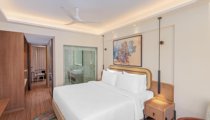 Hotel Gwalior Regency, a member of Radisson Individuals - Suite room Bedroom Reverse