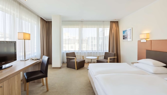 Hotel Schillerpark Linz, a member of Radisson Individuals - Premium Room bedroom